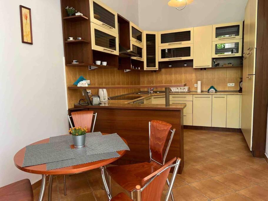 Grodzka / Apartment With Balcony Krakau Buitenkant foto